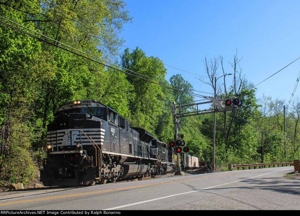 SU 99 working hard on the grade at Hamburg Turnpike(Smith Mills) crossing